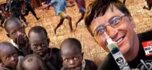 Bill Gates experimentando con vacunas en niños de África